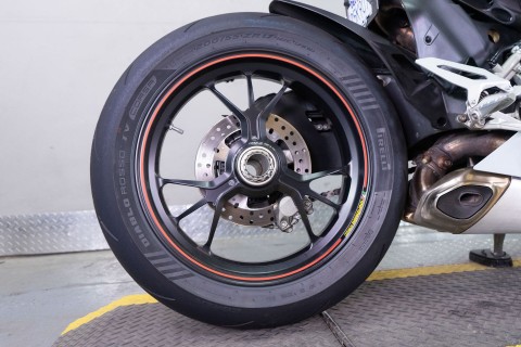 2013 Ducati Panigale 1199 S in Sacramento, California - Photo 8