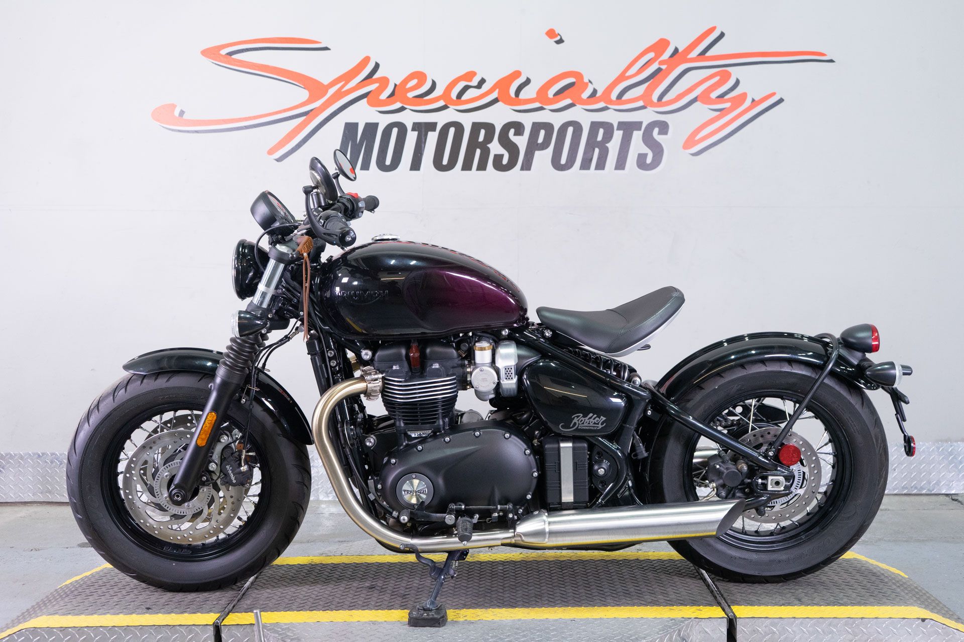 2024 Triumph Bonneville Bobber in Sacramento, California - Photo 4