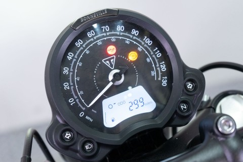 2024 Triumph Bonneville Bobber in Sacramento, California - Photo 16