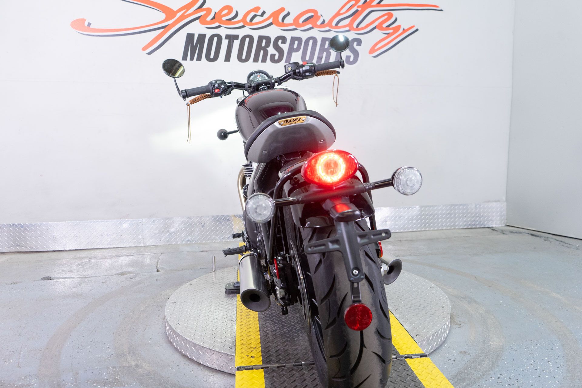 2024 Triumph Bonneville Bobber in Sacramento, California - Photo 17