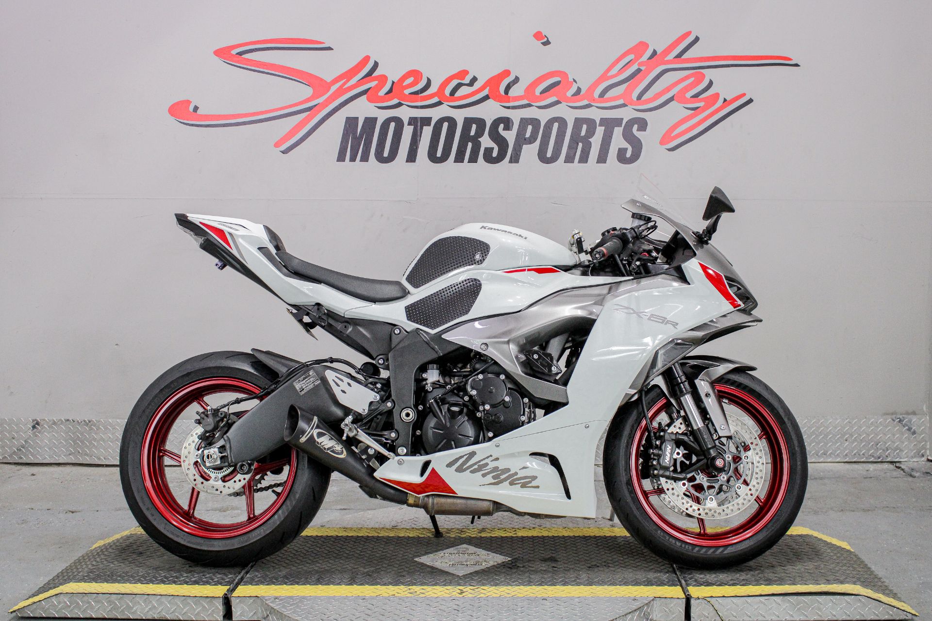 りん。 New Models Motorsports International Auburn, MA (508) 832-9494