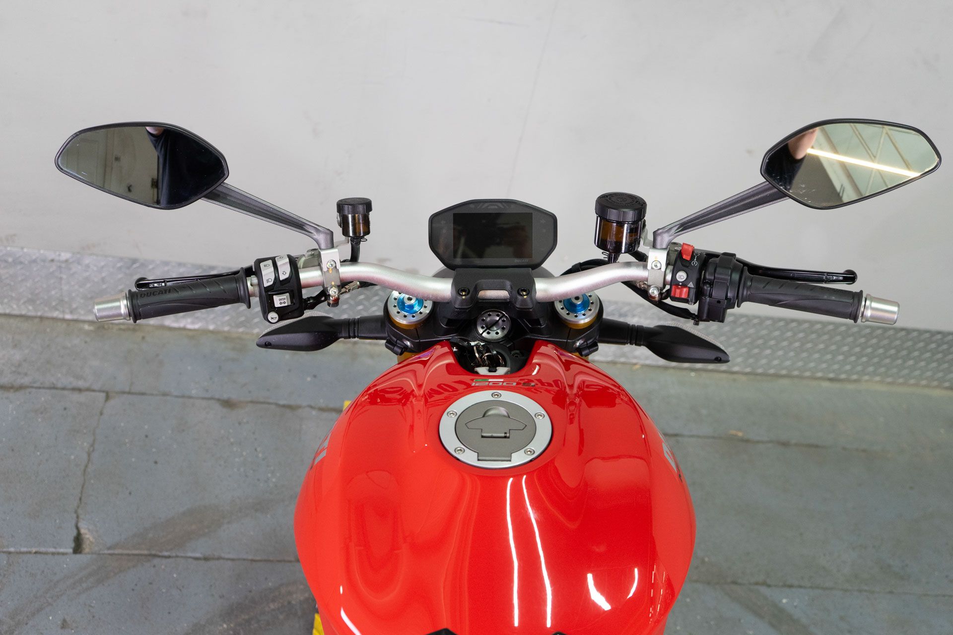 2018 Ducati Monster 1200 S in Sacramento, California - Photo 18