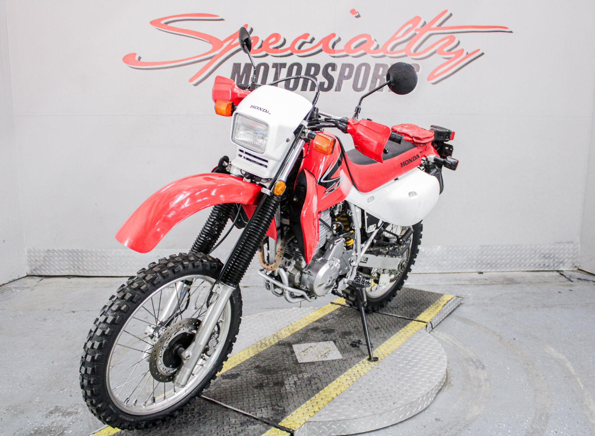 HON600272 - 2008 - Honda - XR™650L  Front Left Side View - Photo 10