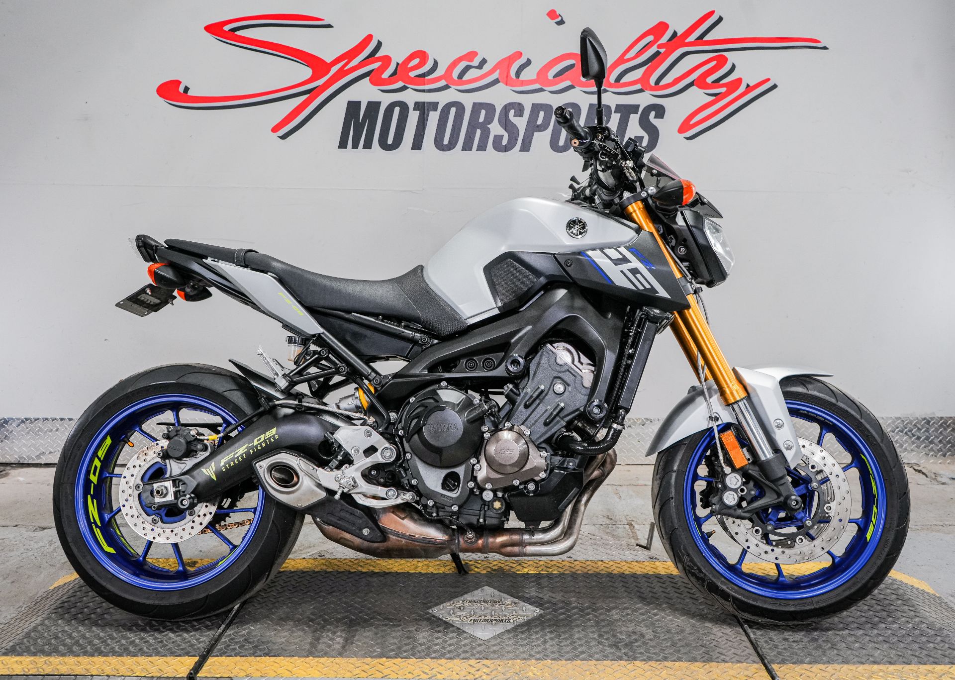 2007 Yamaha FZ6 - 600cc Standard Equipment & Specs