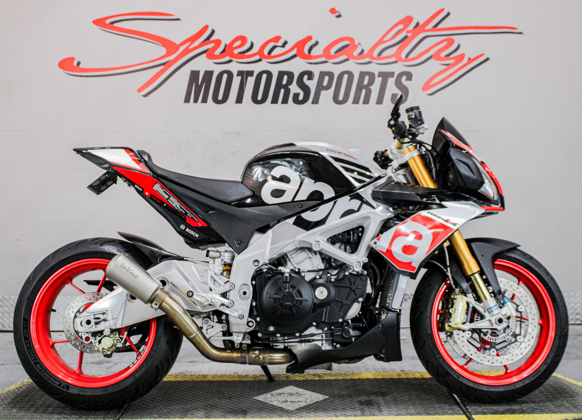 Buono! LIVE 2012 \"R・E・A・L\" 2012 Aprilia Tuono V4 R Review | Motorcycle.com