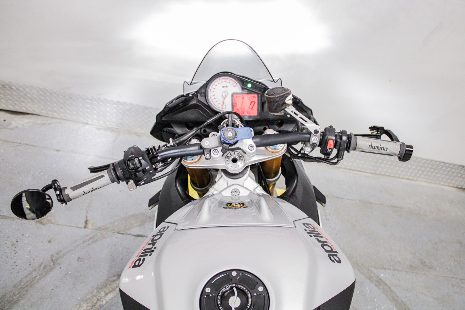 2016 Aprilia Tuono V4 Factory 1100 ABS in Sacramento, California - Photo 17