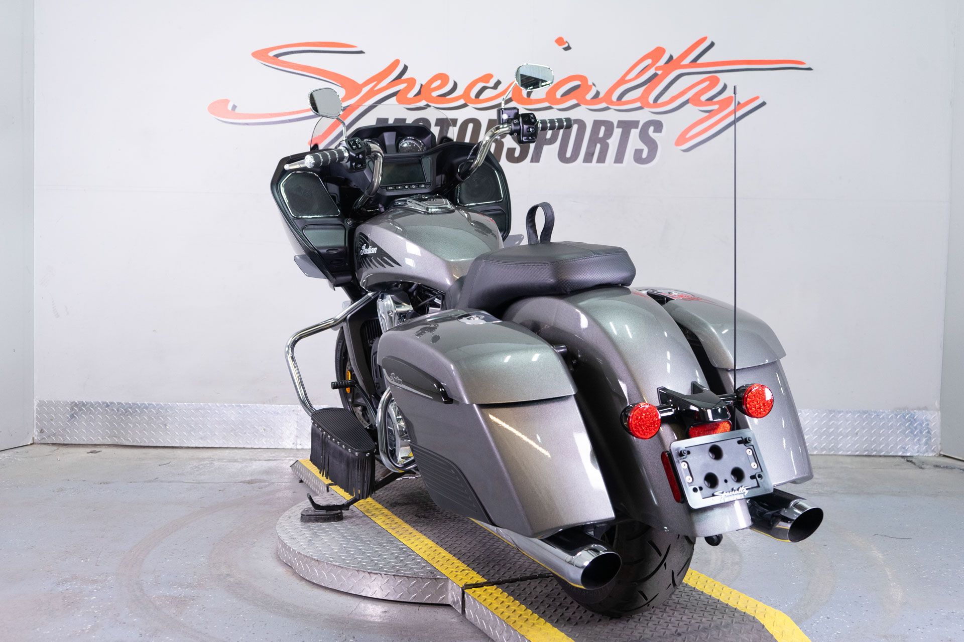 2020 Indian Motorcycle Challenger® in Sacramento, California - Photo 5