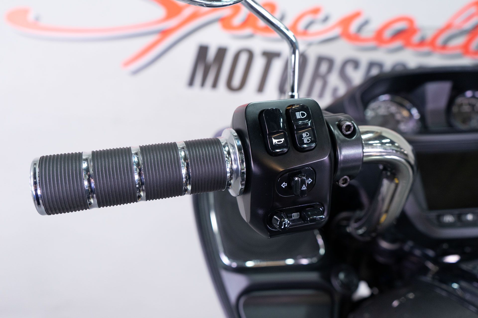 2020 Indian Motorcycle Challenger® in Sacramento, California - Photo 14