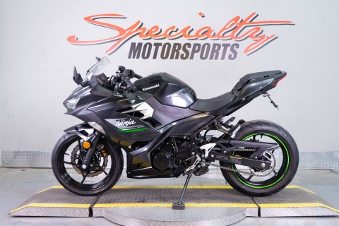 2022 Kawasaki Ninja 400 ABS in Sacramento, California - Photo 3