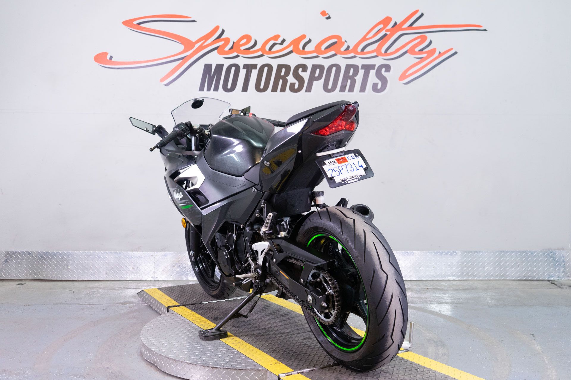 2022 Kawasaki Ninja 400 ABS in Sacramento, California - Photo 4