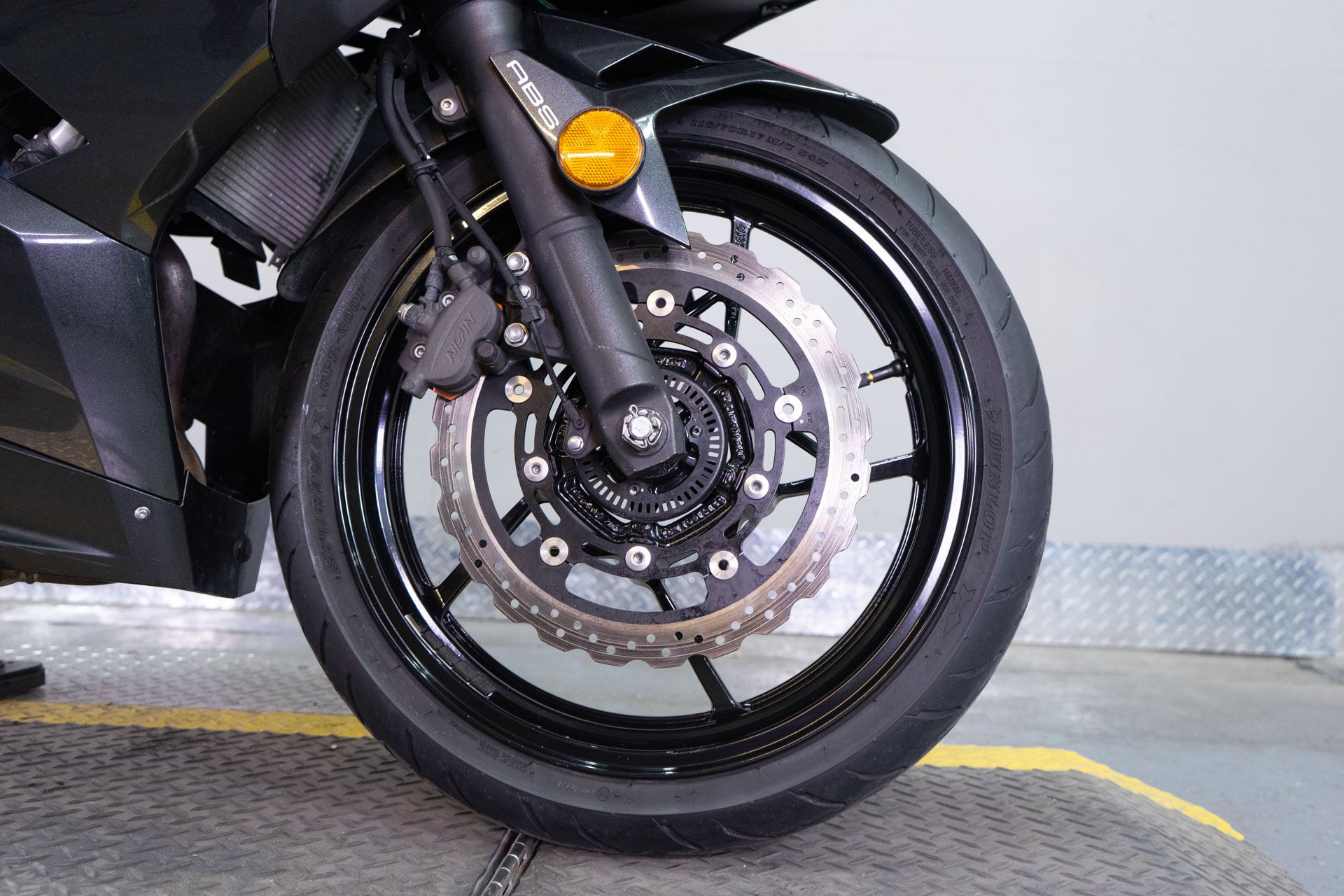 2022 Kawasaki Ninja 400 ABS in Sacramento, California - Photo 6