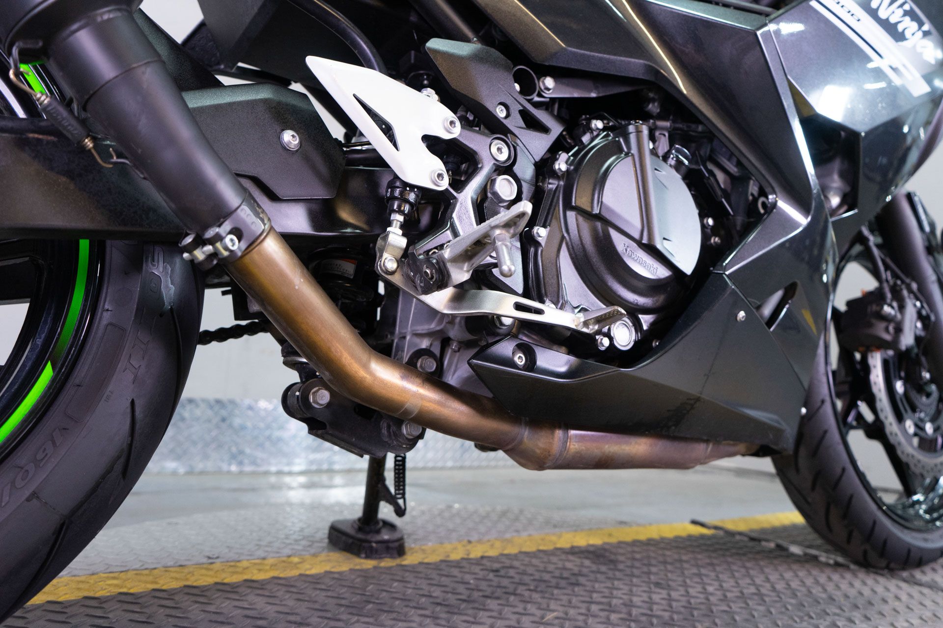 2022 Kawasaki Ninja 400 ABS in Sacramento, California - Photo 10