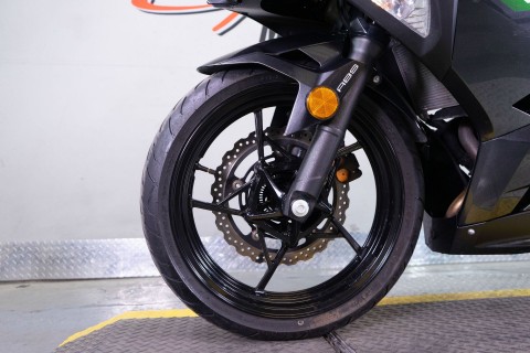 2022 Kawasaki Ninja 400 ABS in Sacramento, California - Photo 12