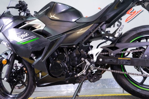 2022 Kawasaki Ninja 400 ABS in Sacramento, California - Photo 13