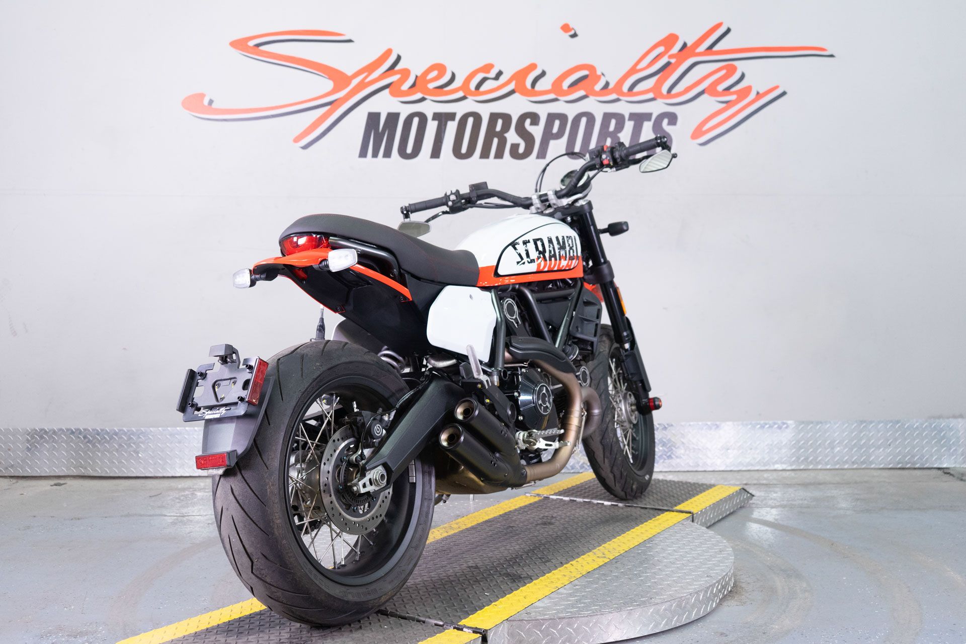 2022 Ducati SCRAMBLER URBAN MOTARD in Sacramento, California - Photo 6