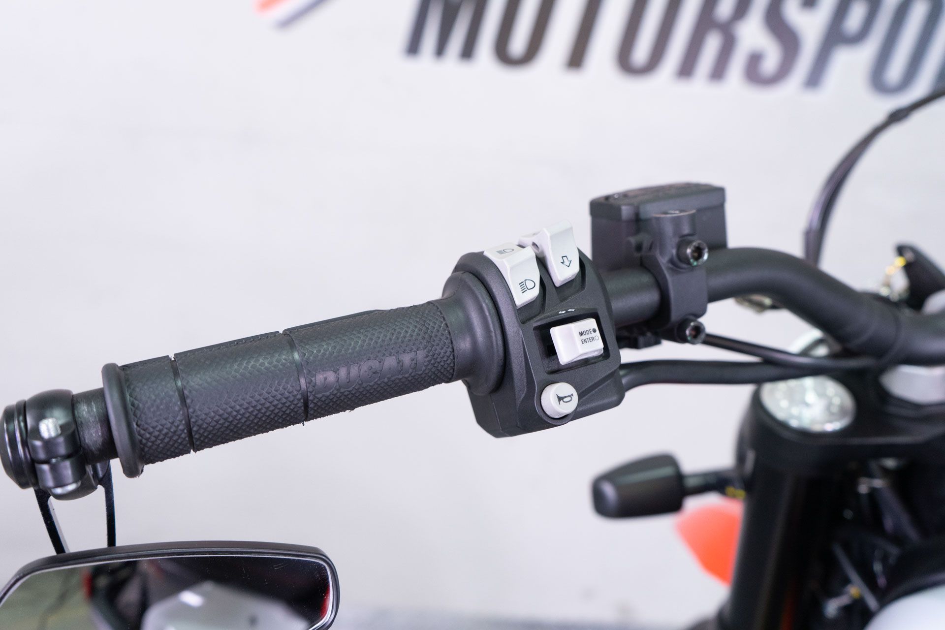 2022 Ducati SCRAMBLER URBAN MOTARD in Sacramento, California - Photo 13