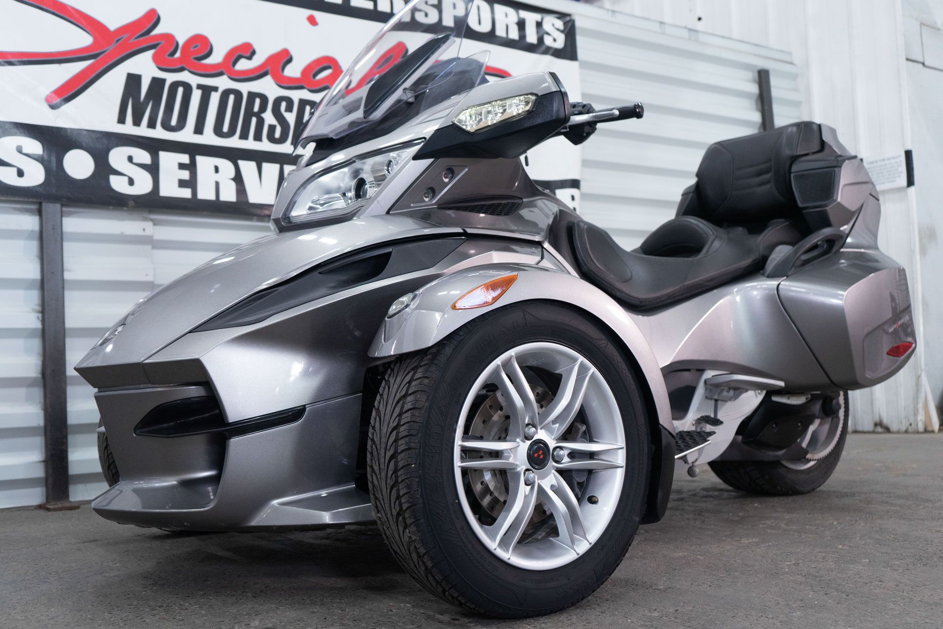 2012 Can-Am Spyder® RT Audio & Convenience in Sacramento, California - Photo 2