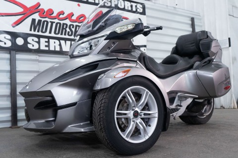 2012 Can-Am Spyder® RT Audio & Convenience in Sacramento, California - Photo 2