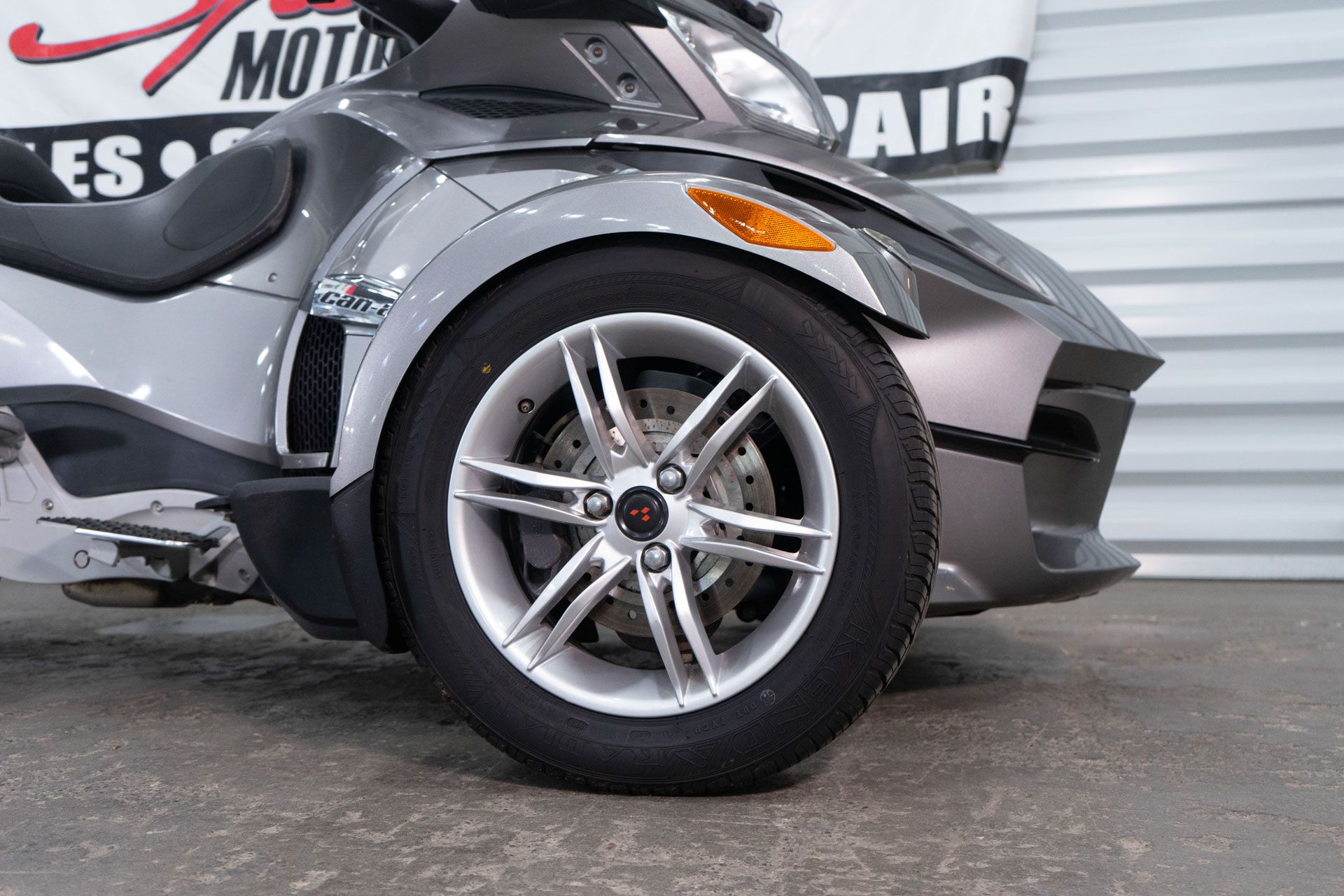 2012 Can-Am Spyder® RT Audio & Convenience in Sacramento, California - Photo 5