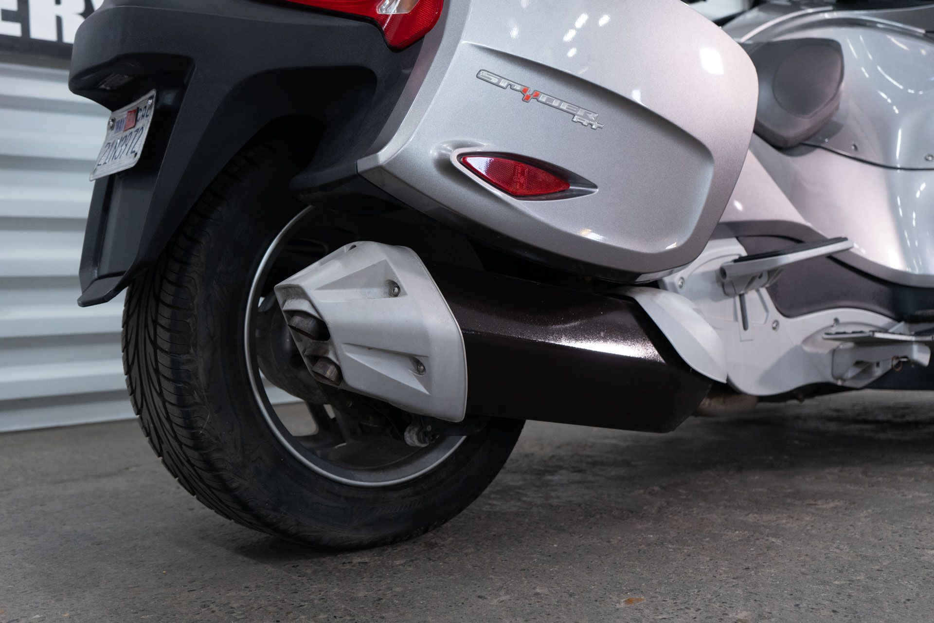 2012 Can-Am Spyder® RT Audio & Convenience in Sacramento, California - Photo 7