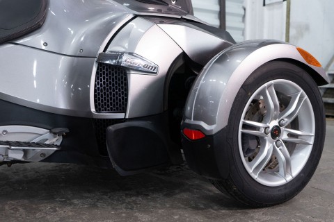 2012 Can-Am Spyder® RT Audio & Convenience in Sacramento, California - Photo 9