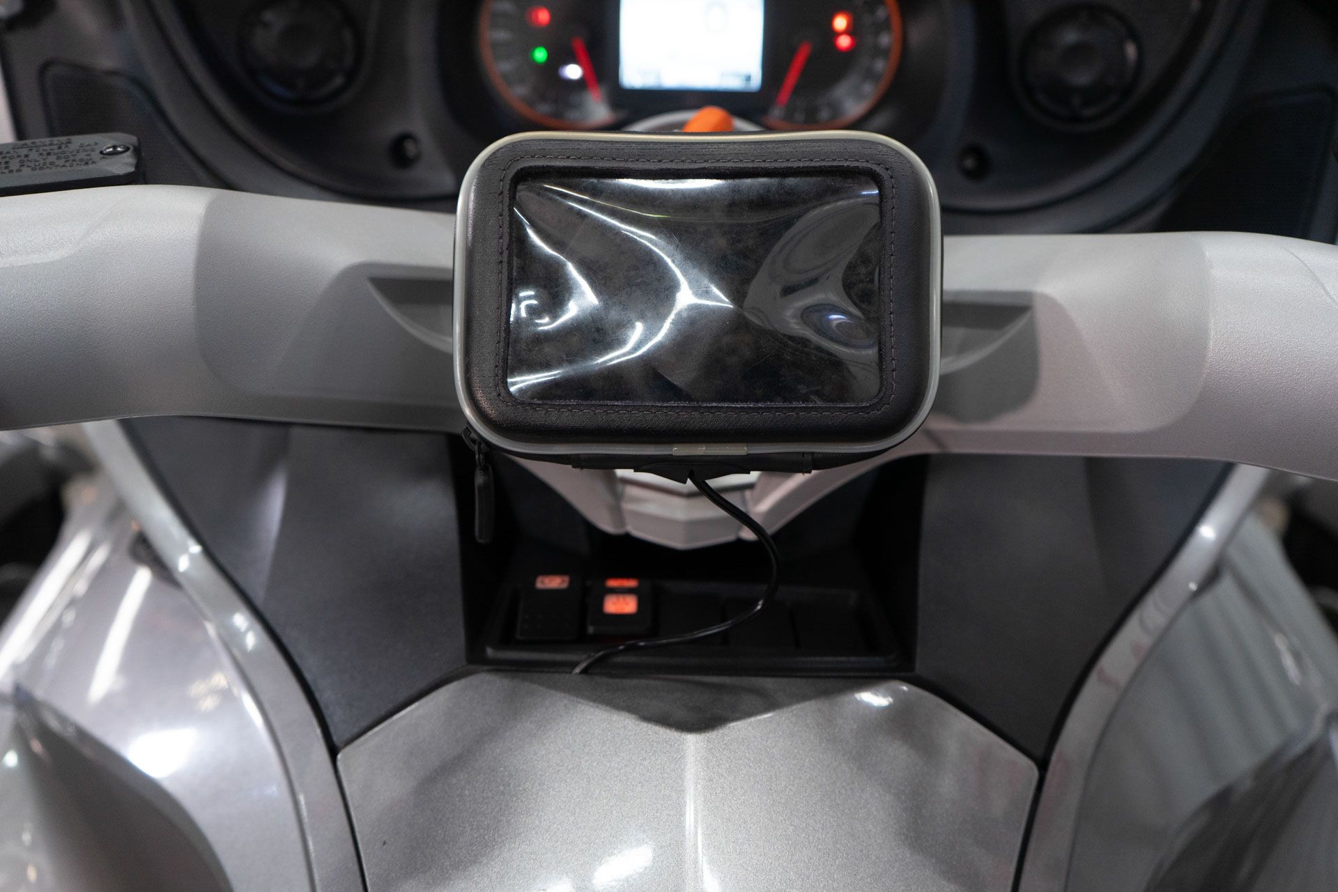 2012 Can-Am Spyder® RT Audio & Convenience in Sacramento, California - Photo 10