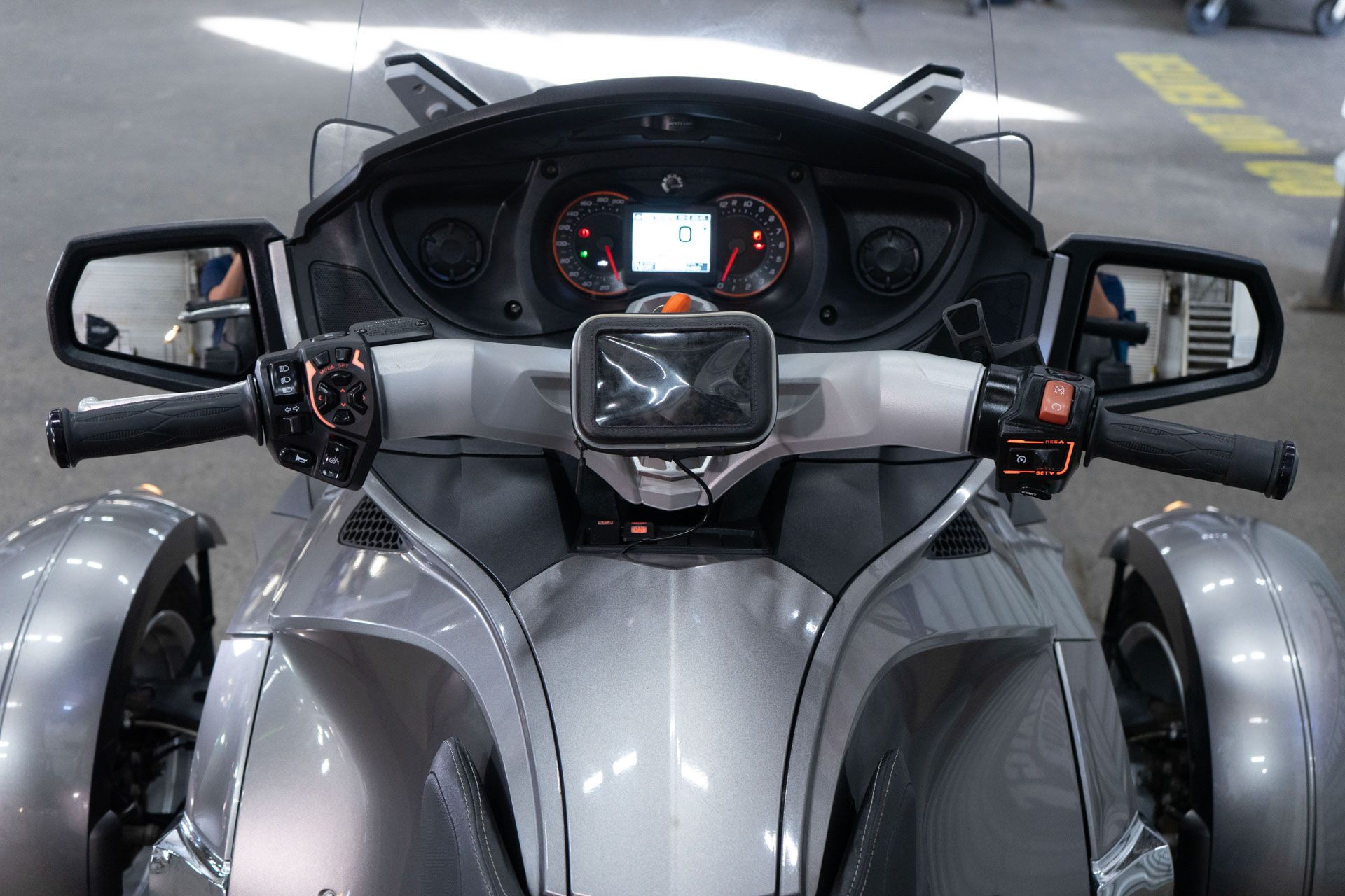 2012 Can-Am Spyder® RT Audio & Convenience in Sacramento, California - Photo 12