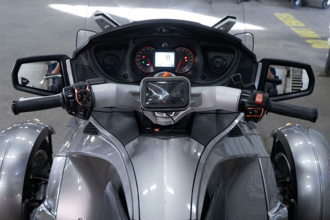 2012 Can-Am Spyder® RT Audio & Convenience in Sacramento, California - Photo 12