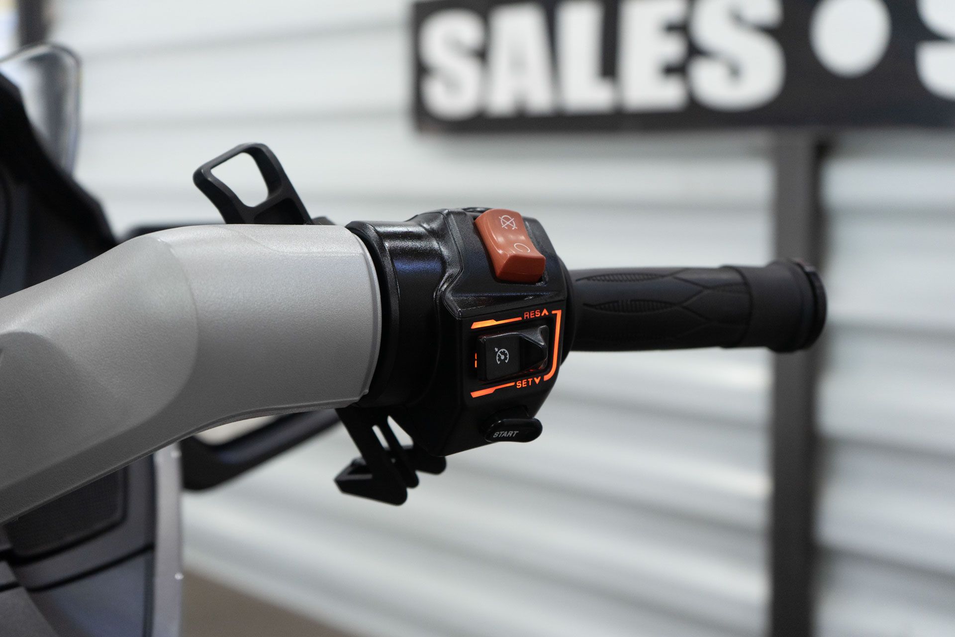 2012 Can-Am Spyder® RT Audio & Convenience in Sacramento, California - Photo 13