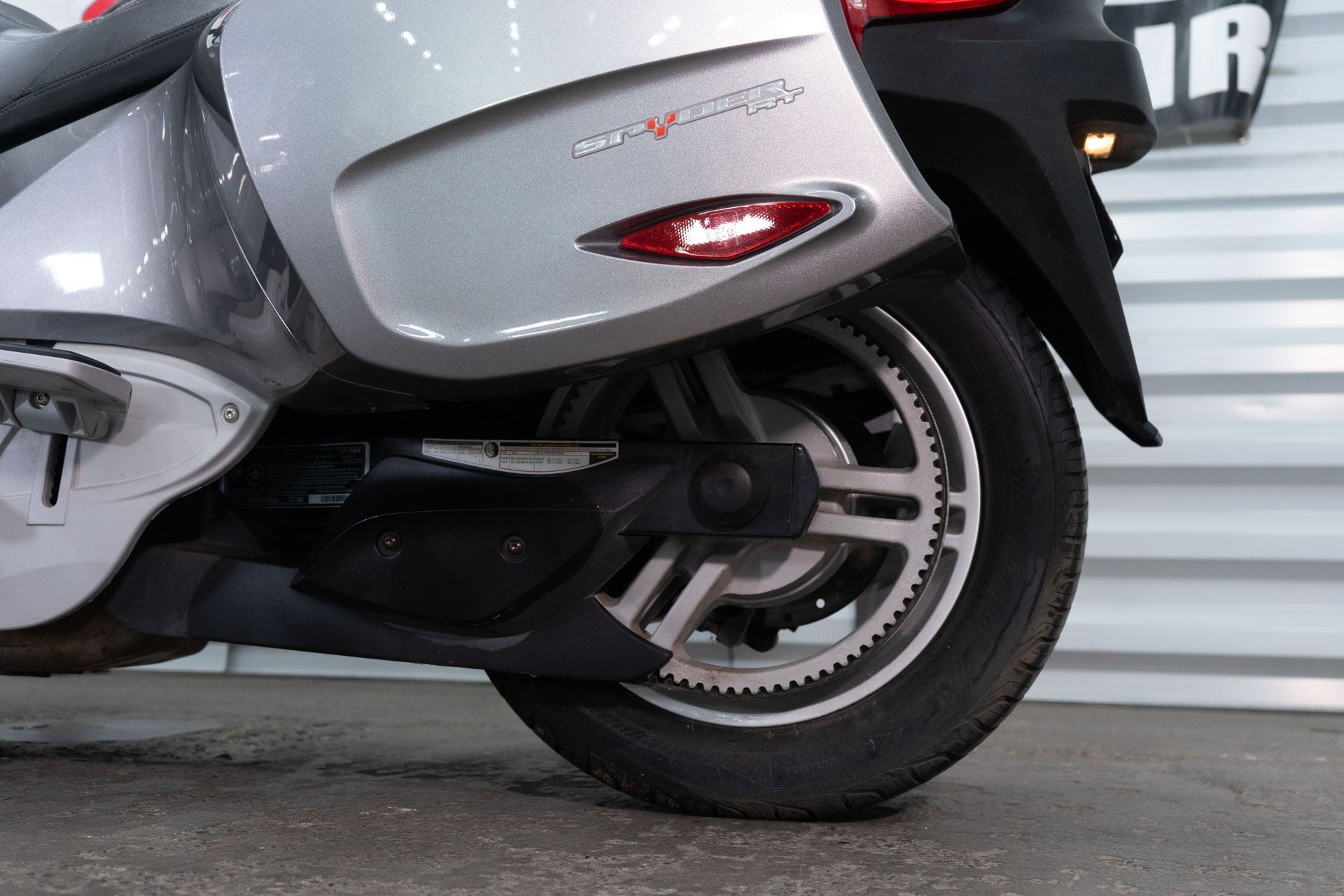 2012 Can-Am Spyder® RT Audio & Convenience in Sacramento, California - Photo 14