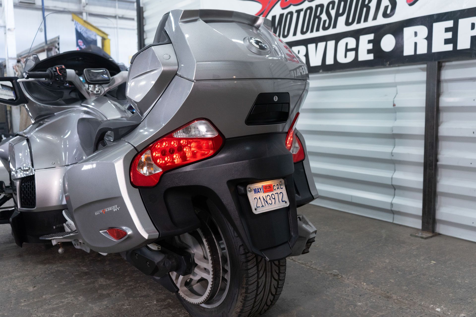 2012 Can-Am Spyder® RT Audio & Convenience in Sacramento, California - Photo 15