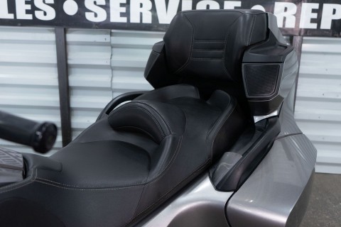 2012 Can-Am Spyder® RT Audio & Convenience in Sacramento, California - Photo 16