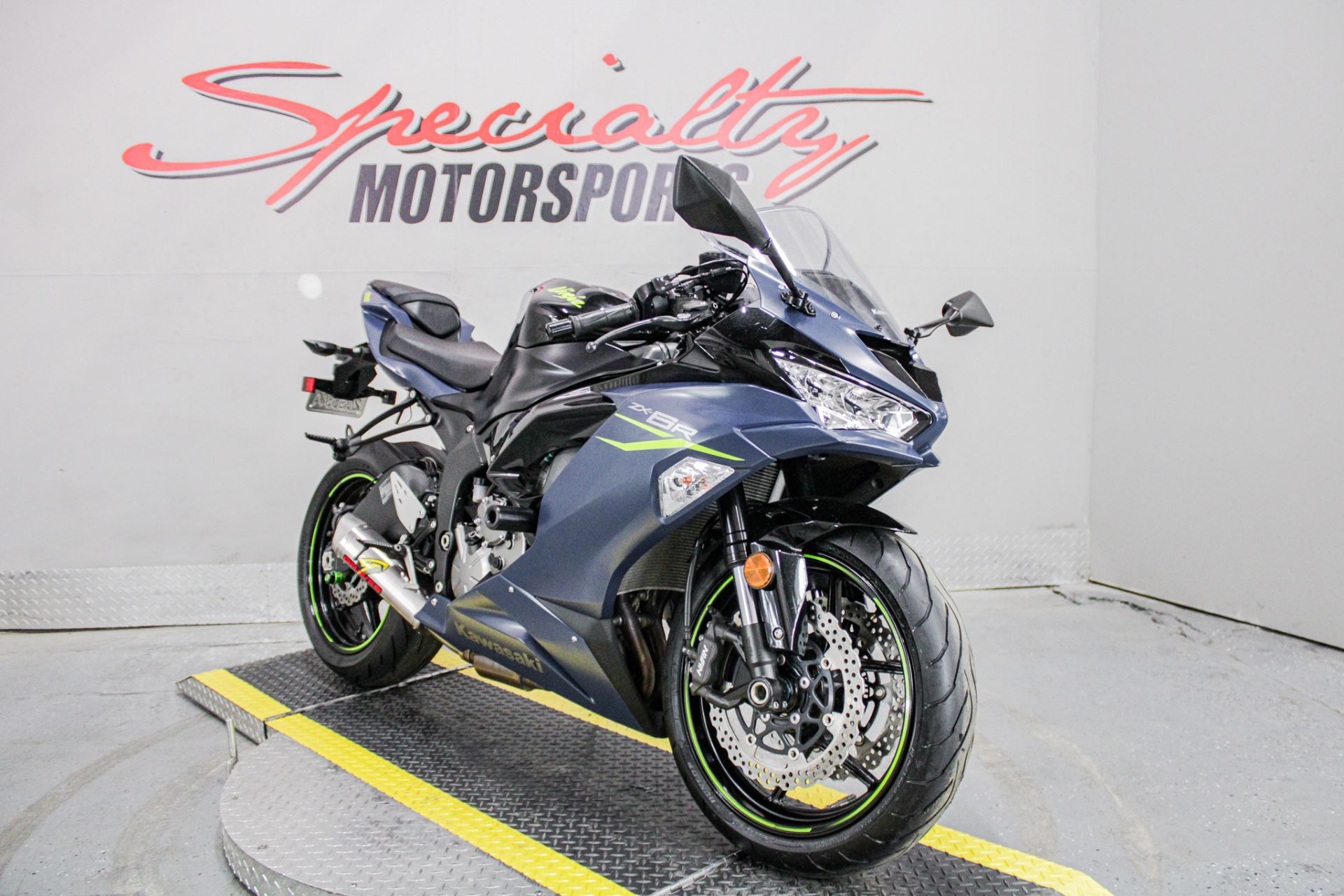 Front Right Side View - Photo 13