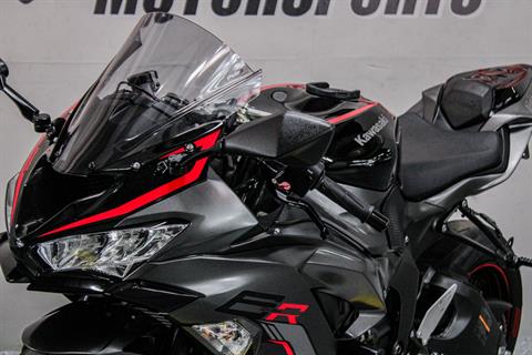 KAW016922 - 2023 - Kawasaki - Ninja ZX-6R Front Left Zoomed In - Photo 11