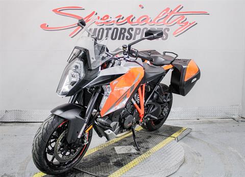KTM950071 - 2016 - KTM - 1290 Super Duke R Front Left Side View - Photo 10
