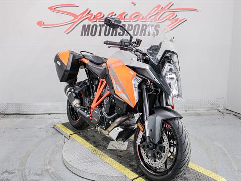 KTM950071 - 2016 - KTM - 1290 Super Duke R Front Right Side View - Photo 13