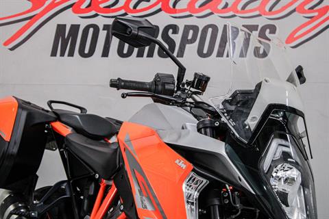 KTM950071 - 2016 - KTM - 1290 Super Duke R Front Right Zoomed In - Photo 14