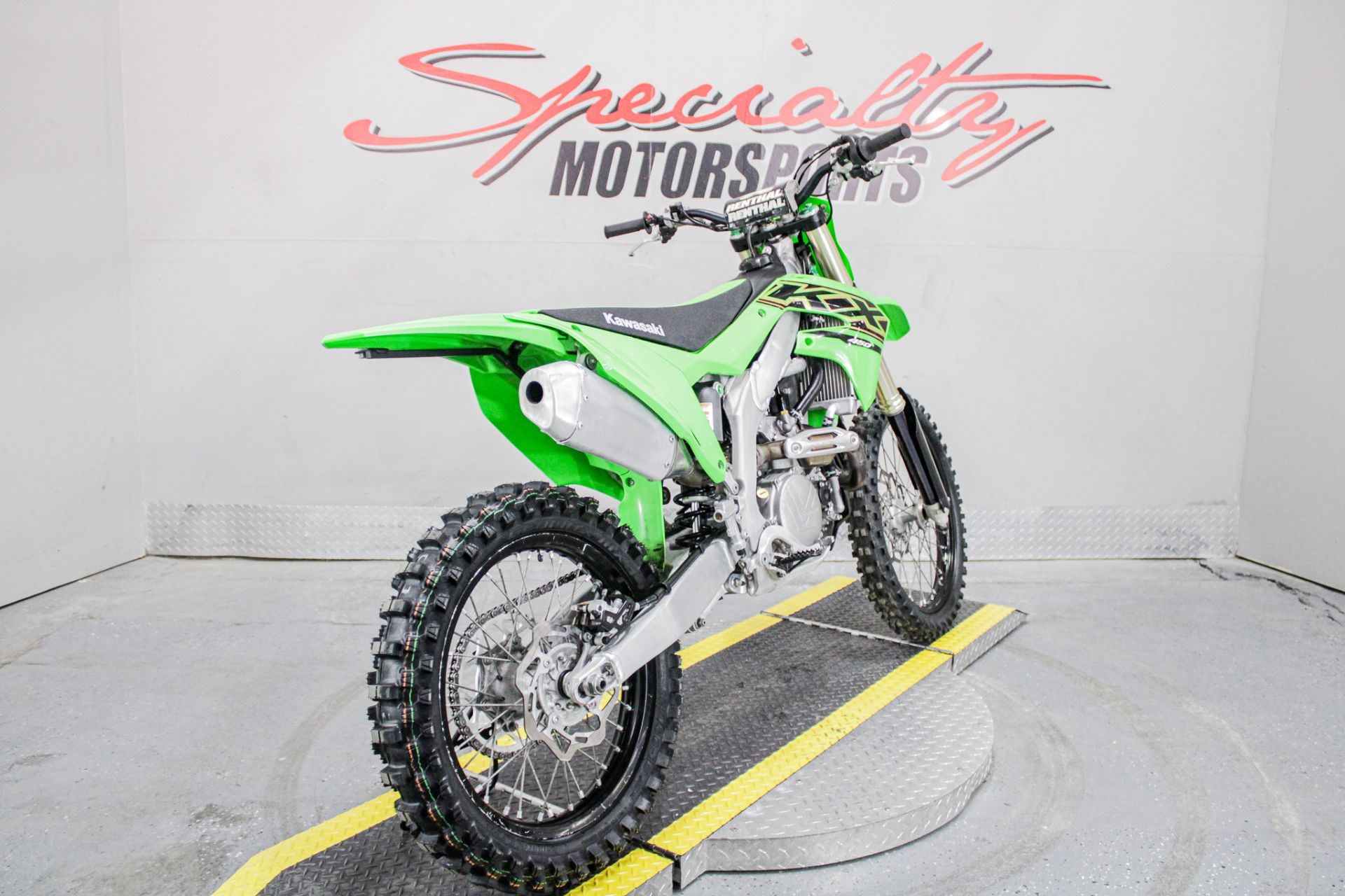 Rear Right Side Angle - Photo 5