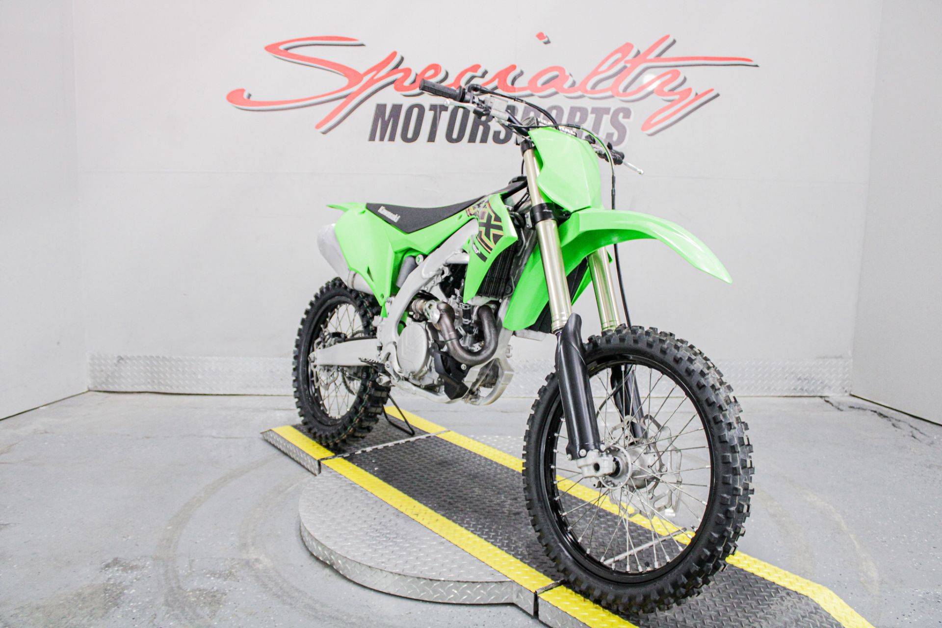 Front Right Side View - Photo 13