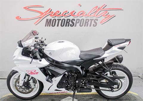 SUZ100652 - 2020 - Suzuki Motor of America Inc. - GSX-R600 Left Side - Photo 8