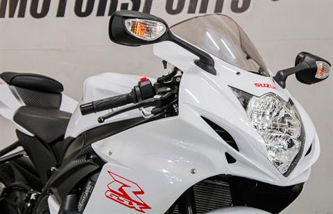 SUZ100652 - 2020 - Suzuki Motor of America Inc. - GSX-R600 Front Right Zoomed In - Photo 14