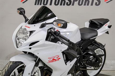 SUZ100532 - 2020 - Suzuki Motor of America Inc. - GSX-R600 Front Left Zoomed In - Photo 11