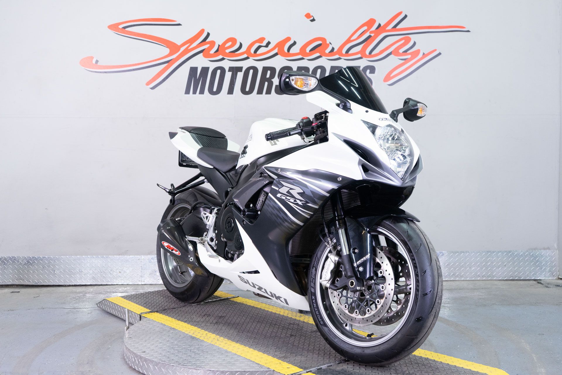 2011 Suzuki GSX-R600™ in Sacramento, California - Photo 2