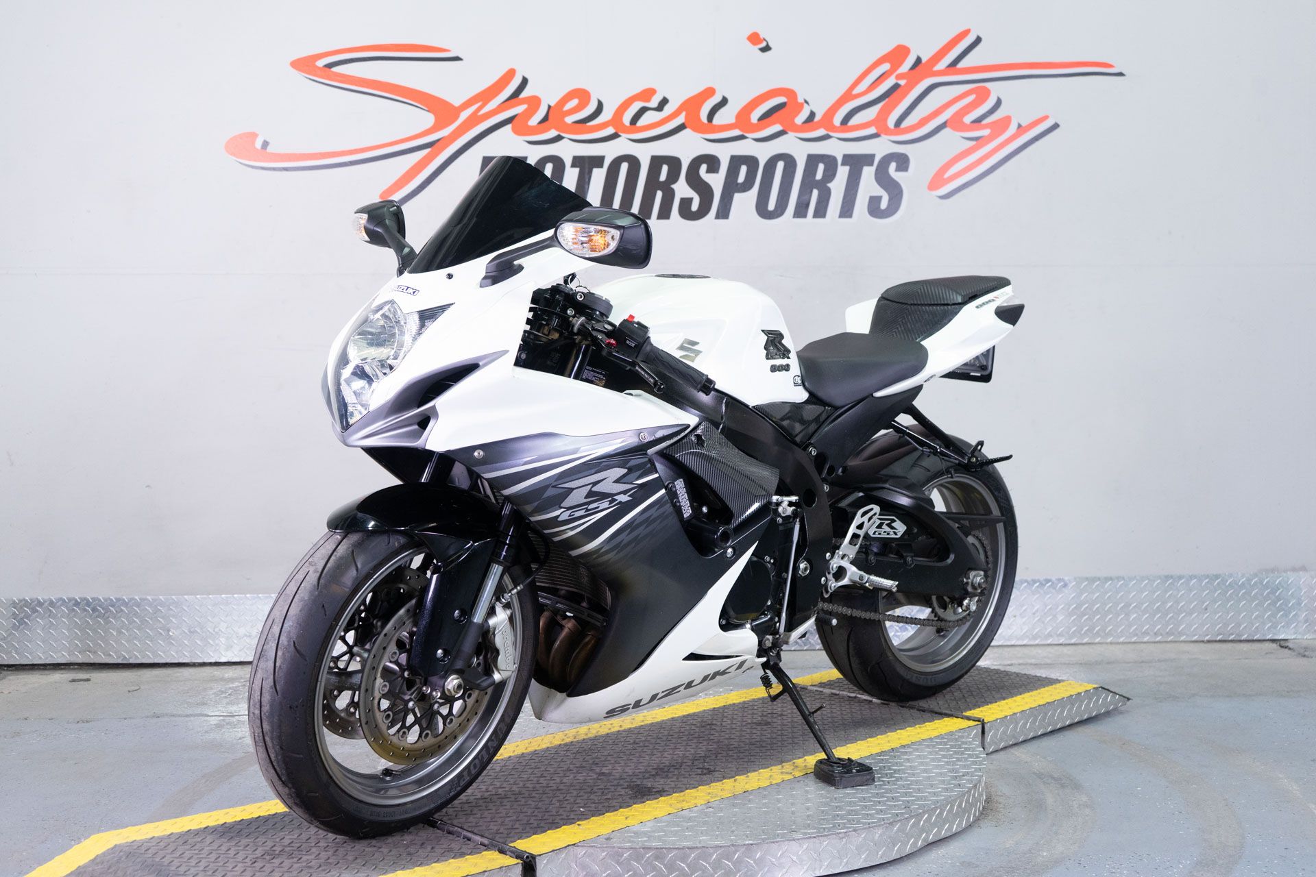 2011 Suzuki GSX-R600™ in Sacramento, California - Photo 3