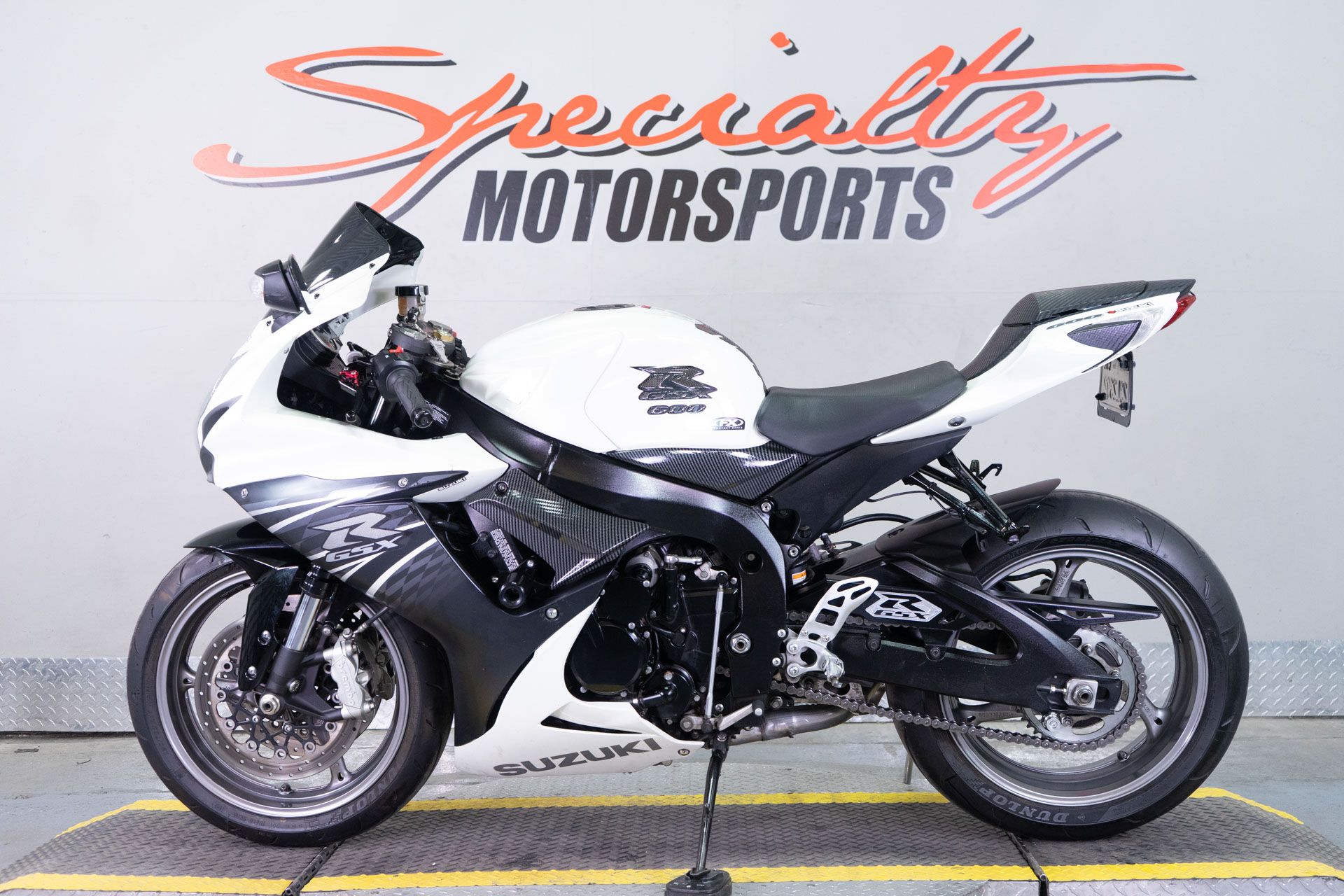 2011 Suzuki GSX-R600™ in Sacramento, California - Photo 4