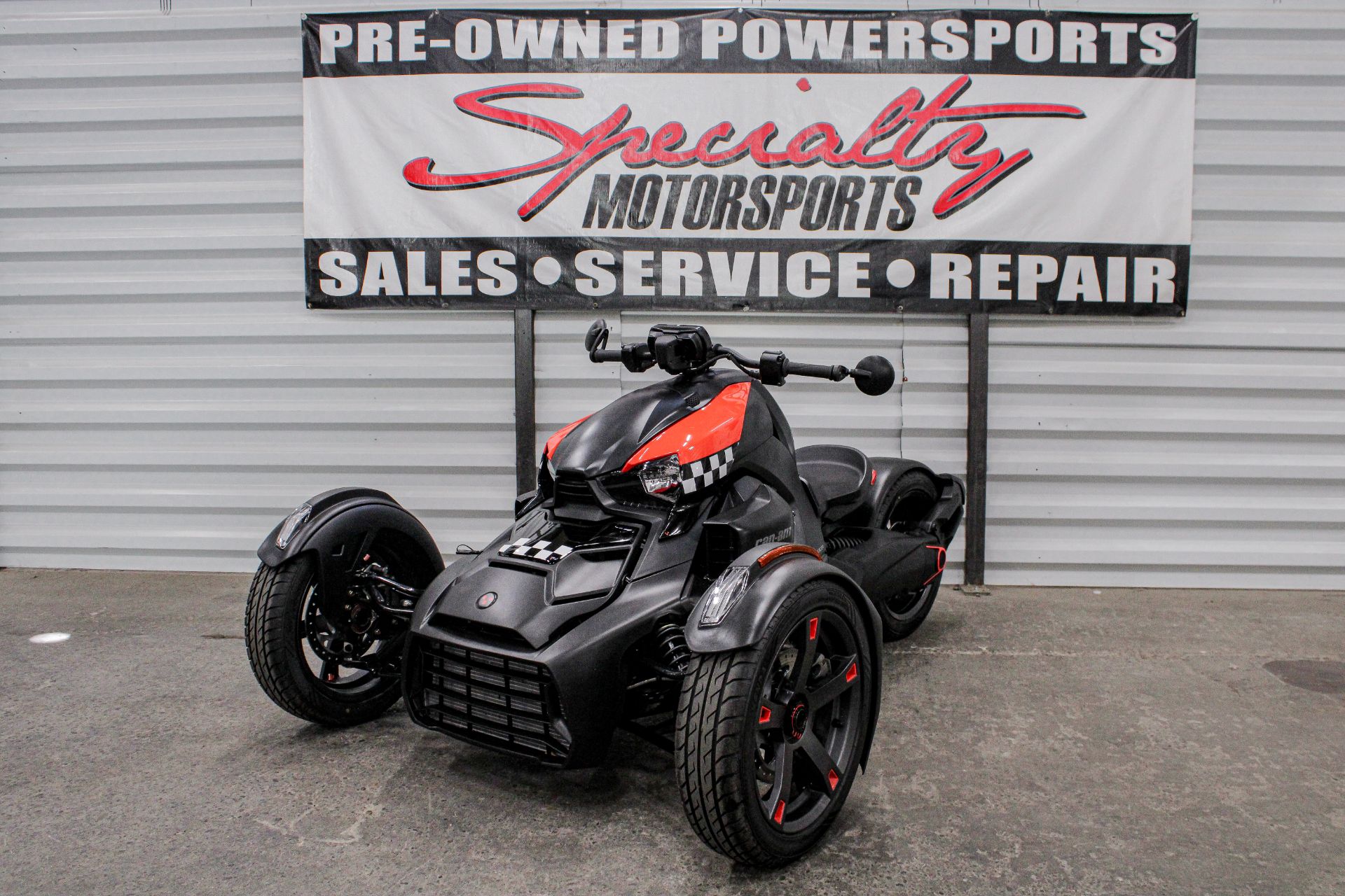 2009 Can-Am SPYDER GS - 998cc Standard Equipment & Specs