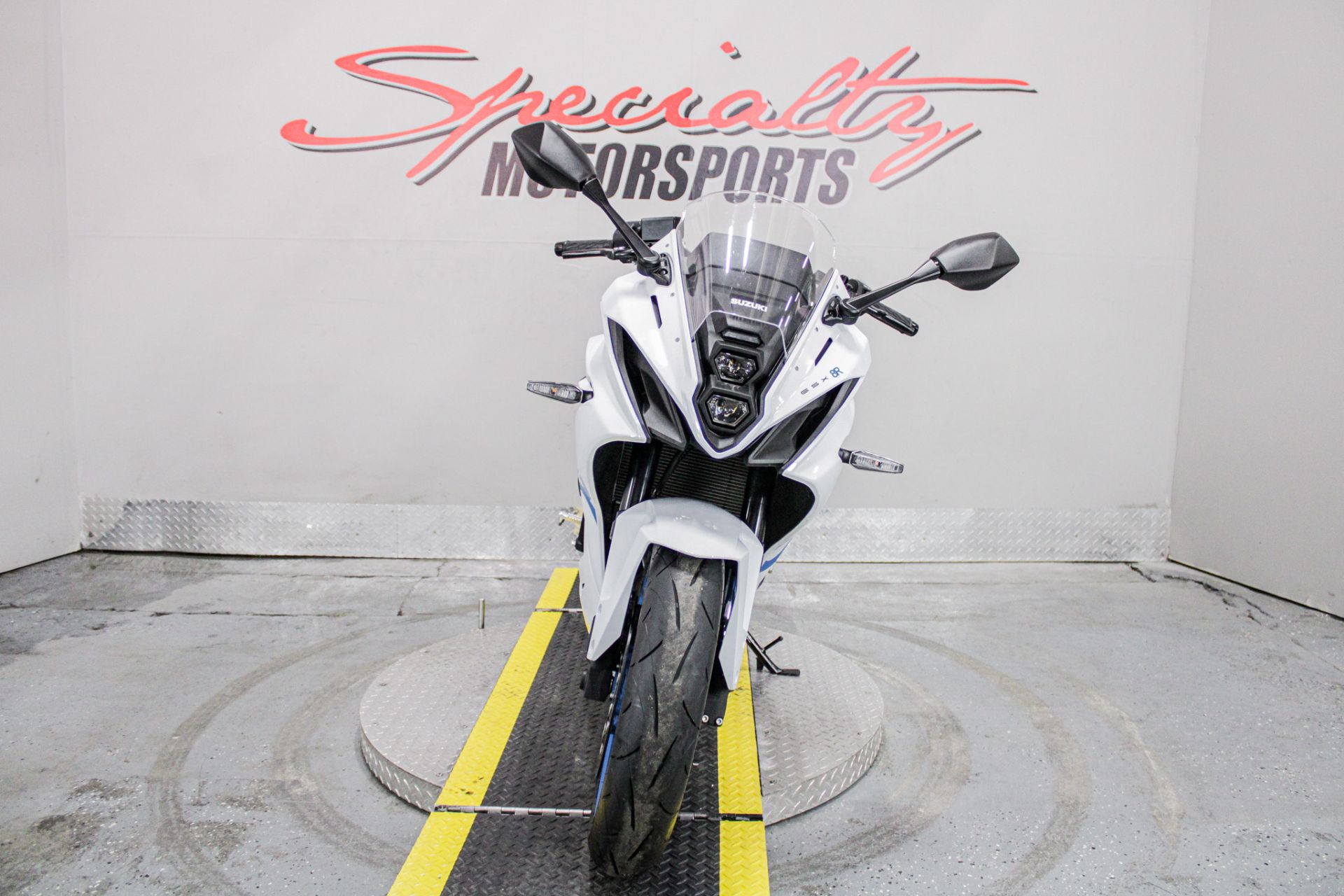 Front View - Photo 12