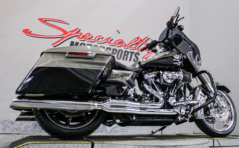 2014 Harley-Davidson CVO™ Road King® in Sacramento, California - Photo 15