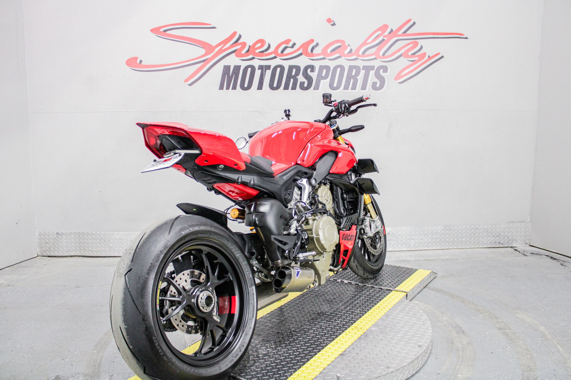 Rear Right Side Angle - Photo 6