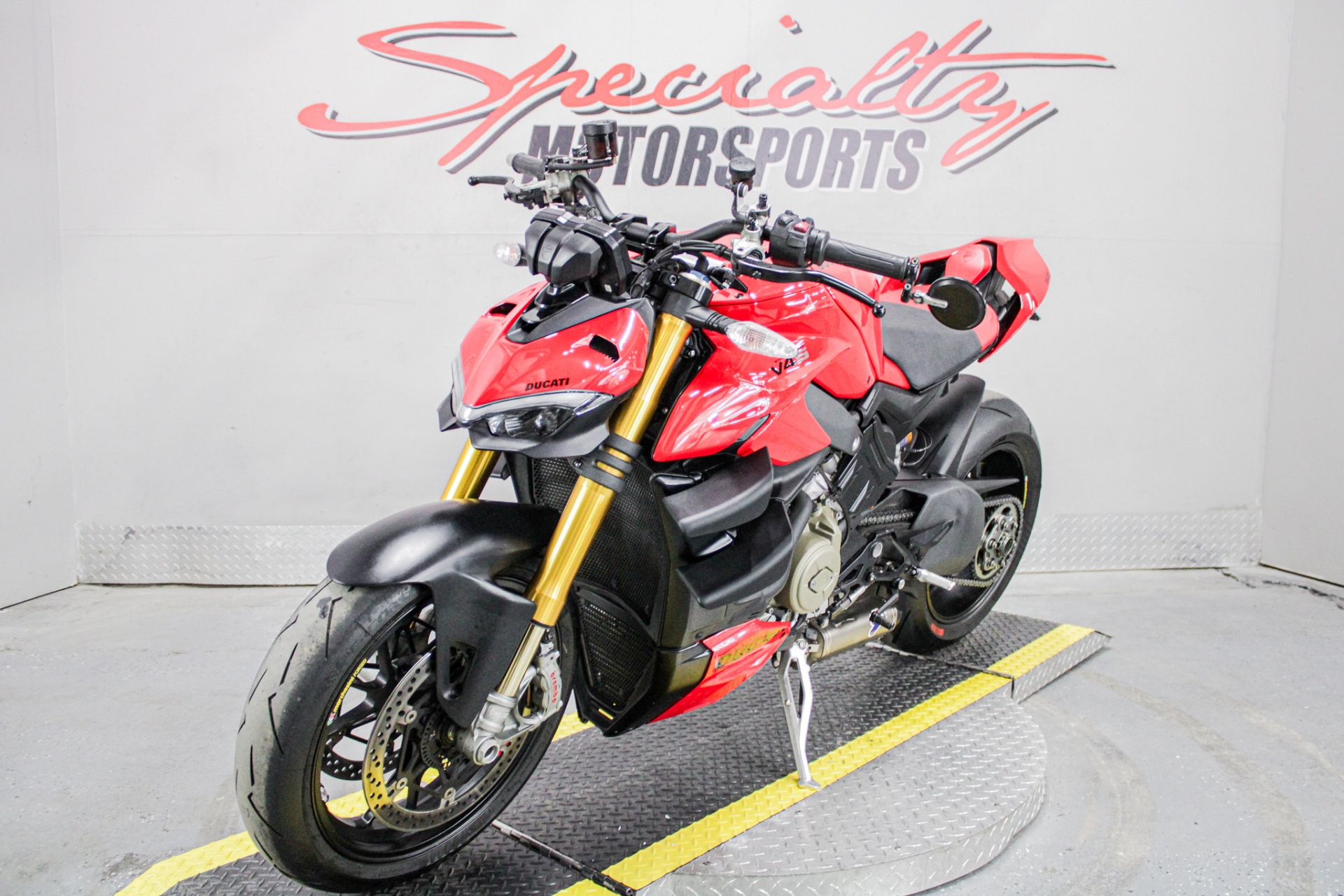 Front Left Side View - Photo 10